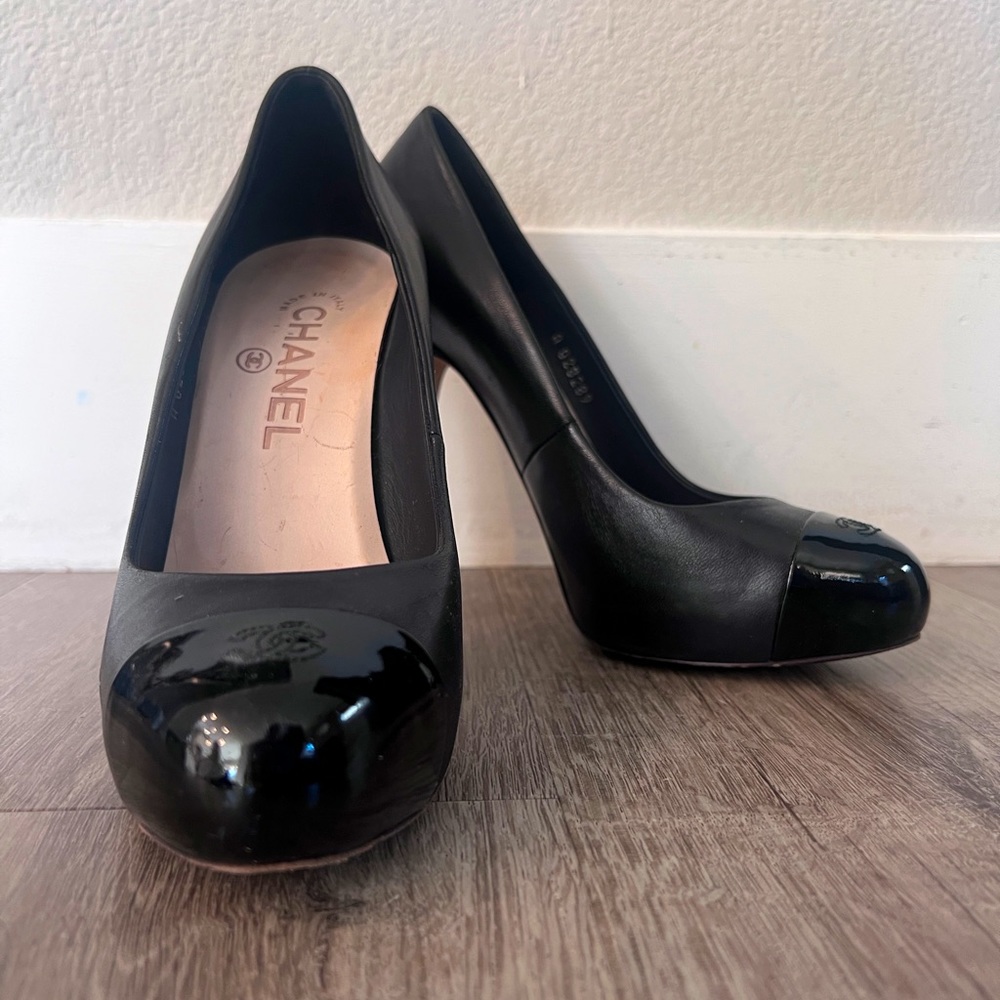 Chanel Closed Toe Pumps A G28289